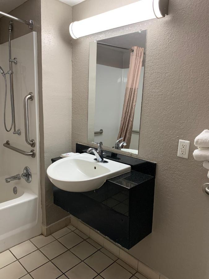 Motel 6-Laredo, Tx - North I-35 エクステリア 写真