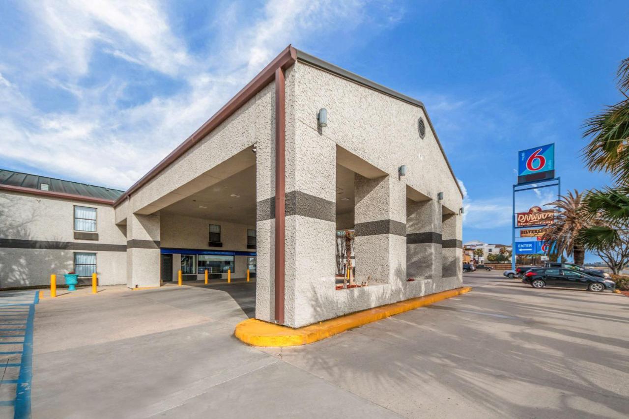 Motel 6-Laredo, Tx - North I-35 エクステリア 写真