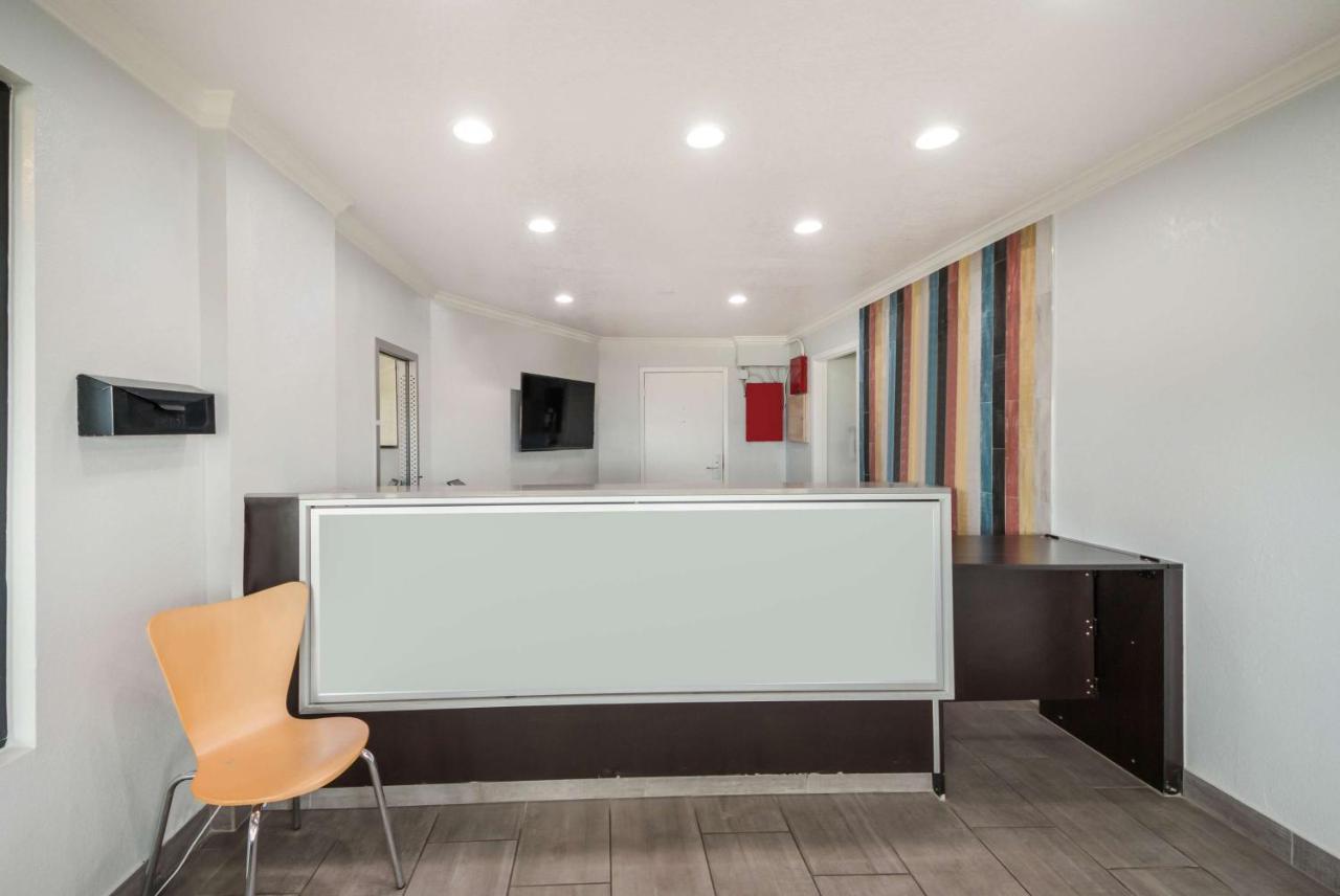 Motel 6-Laredo, Tx - North I-35 エクステリア 写真