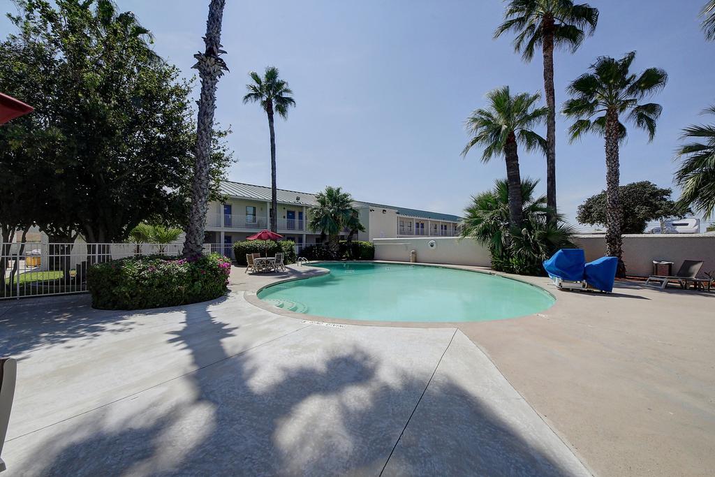 Motel 6-Laredo, Tx - North I-35 エクステリア 写真