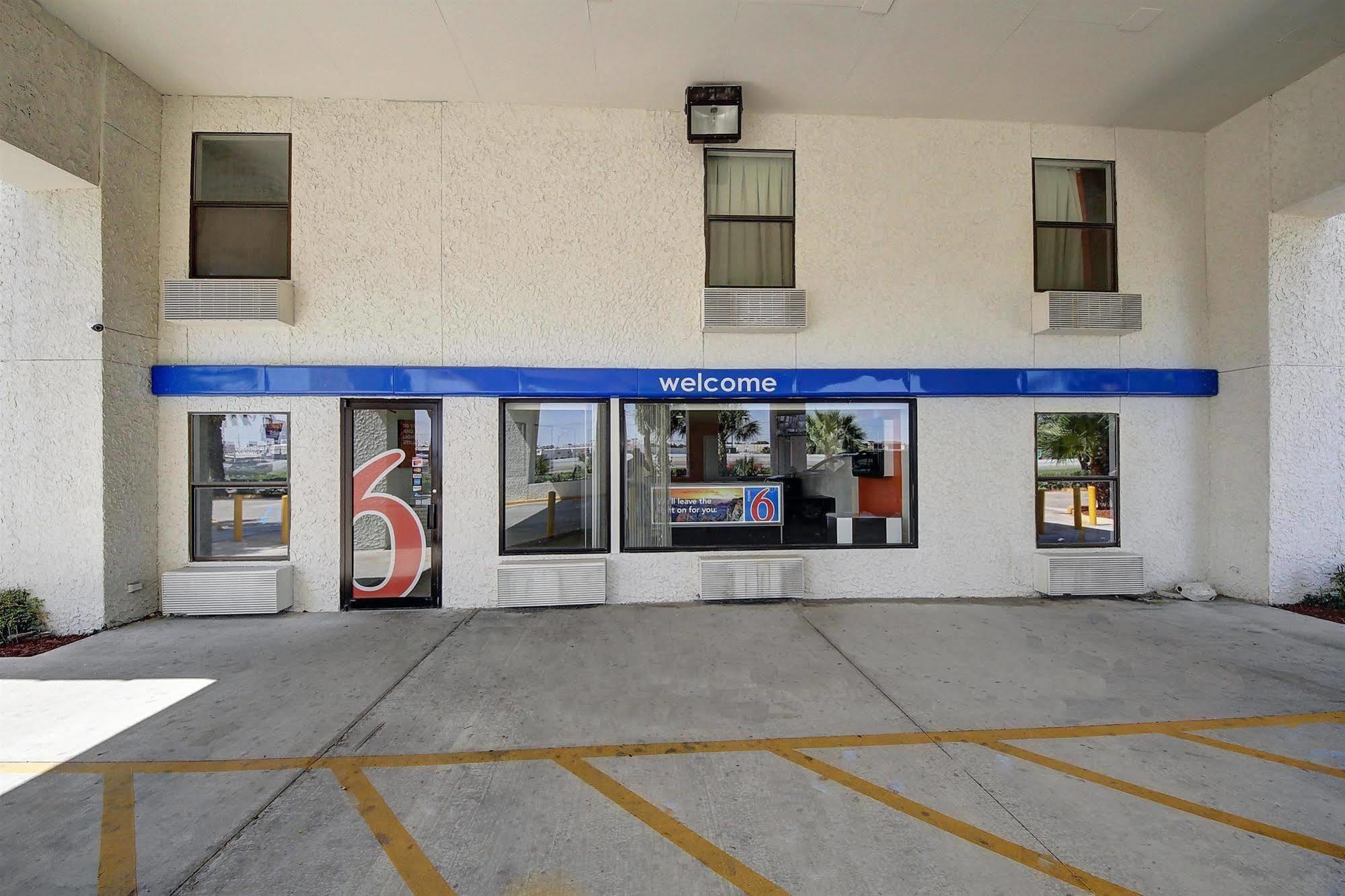 Motel 6-Laredo, Tx - North I-35 エクステリア 写真