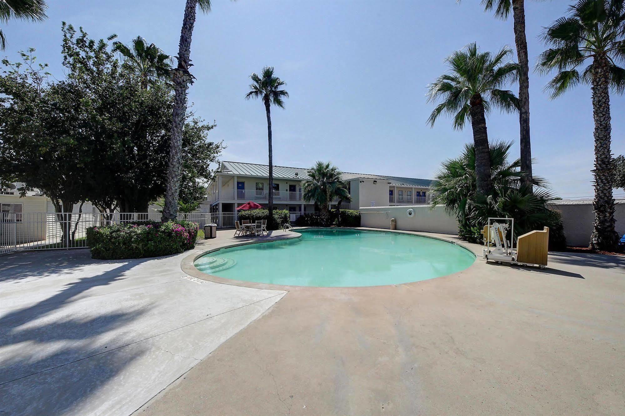 Motel 6-Laredo, Tx - North I-35 エクステリア 写真